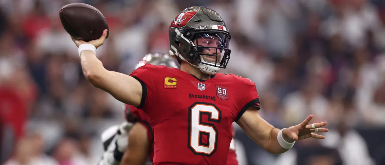 Buccaneers’ Baker Mayfield Reacts Perfectly To Trash Talk From Texans’ CJ Gardner-Johnson