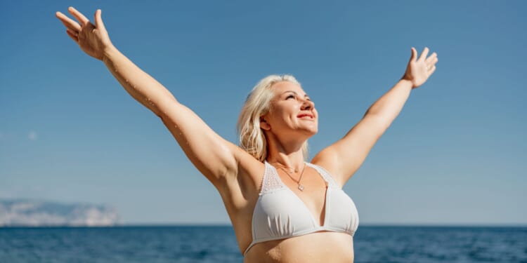 California Mom Strips Down to Just a Bikini During School Board Meeting in Policy Protest [WATCH]