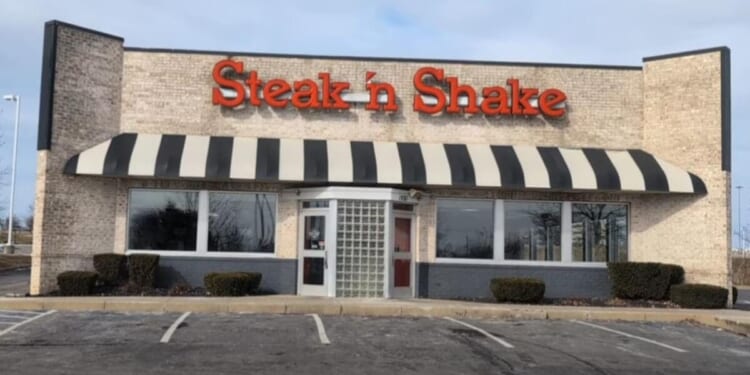 Georgia ‘Steak ‘n Shake’ owner draws spotlight over billboard honoring Charlie Kirk