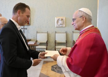 New U.S. ambassador to the Vatican presents credentials to Pope Leo XIV