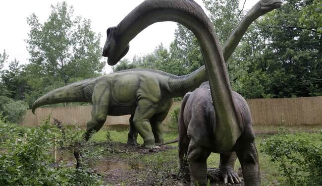 Prehistoric Theme Park is Selling Off Its Menagerie of Monstrous Mechanical Marvels – Twitchy