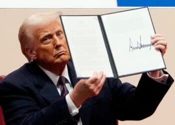 Cabinet Applauds as Donald Trump Signs Columbus Day Proclamation: ‘We’re Back, Italians’ [WATCH]