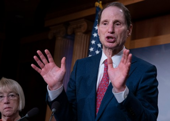 Rep. Ron Wyden Forced to Eat His Own Anti-Trump Words HOURS After He Claimed Portland Isn't 'Under Siege' – Twitchy