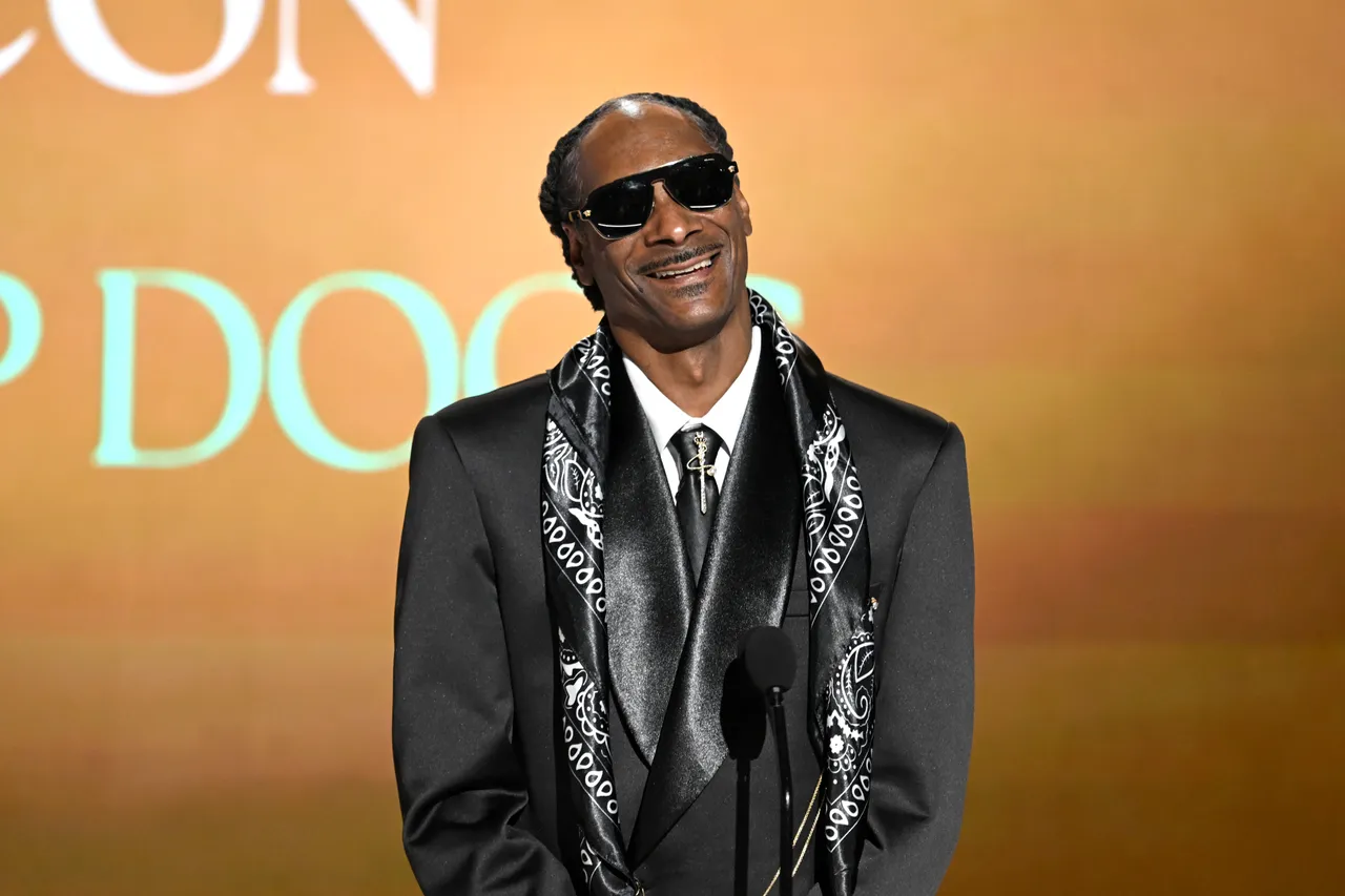 LOS ANGELES, CALIFORNIA - JUNE 09: Honoree Snoop Dogg accepts the Ultimate Icon Award onstage during the 2025 BET Awards at Peacock Theater on June 09, 2025 in Los Angeles, California. (Photo by Paras Griffin/Getty Images for BET)