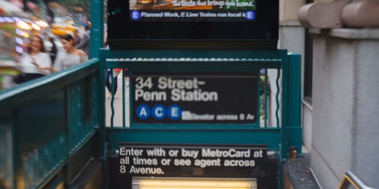 Would-Be Robber Picks the Wrong Couple, Off-Duty Cop Shoots Him Twice in Penn Station [WATCH]