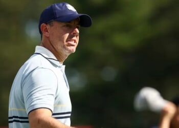 ‘Prick Of The Year’ Rory McIlroy Blasts Middle Finger At American Ryder Cup Fans