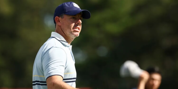 ‘Prick Of The Year’ Rory McIlroy Blasts Middle Finger At American Ryder Cup Fans