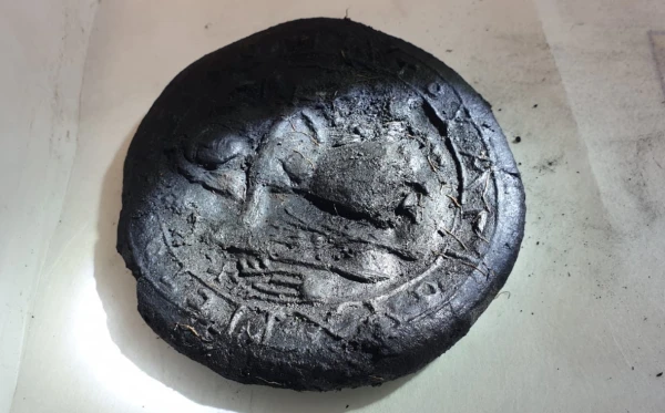 One of the loaves depicts the figure of Jesus Christ accompanied by the Greek inscription