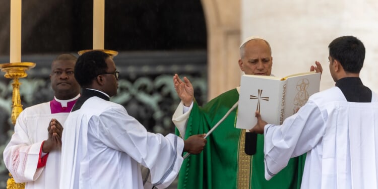 Pope Leo XIV decries rise of antisemitic hatred, urges ceasefire and hostage release amid Gaza talks