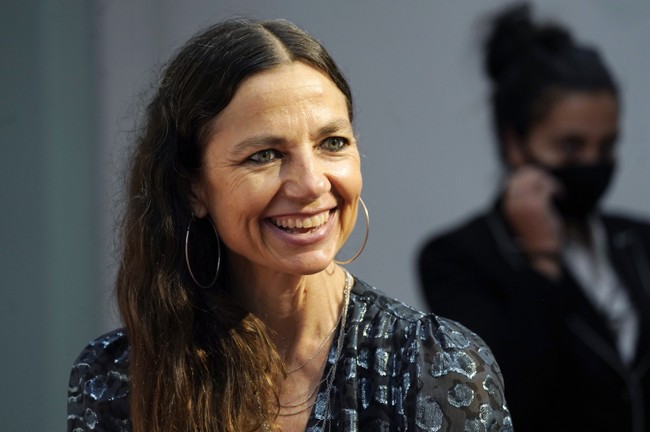 Oh BOO-HOO! Justine Bateman BLISTERS Dems Mark Kelly and Ruben Gallego for Posting Whiny Selfie-Video – Twitchy