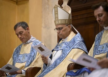 Pope Leo XIV joins Australian community in Rome for evening prayer