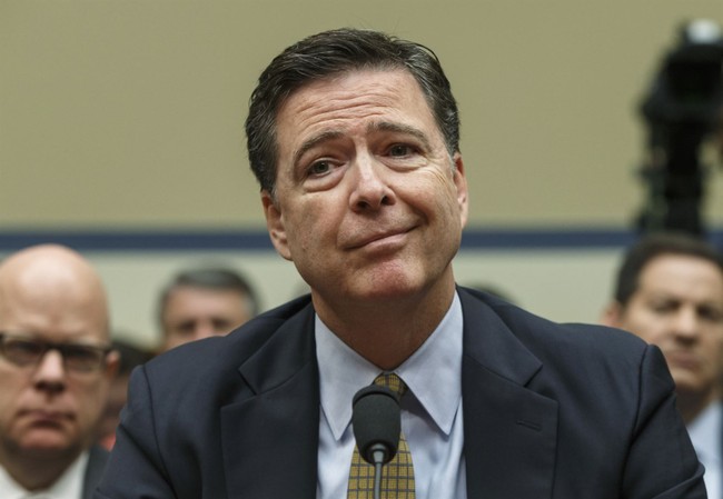 Here's the *Massive Show of Support for James Comey Outside a Virginia Courthouse (*Well, Maybe Not) – Twitchy