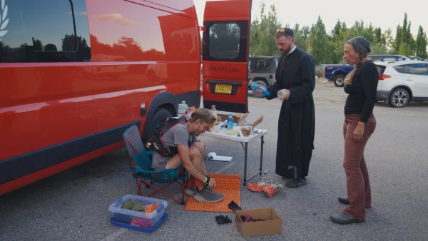 Jonathan Kuplack and his care team at an aid station during 