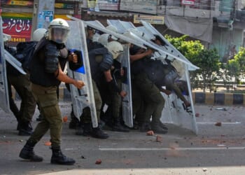 Violence erupting in eastern Pakistan as Islamists try to march on capital for pro-Palestinian rally