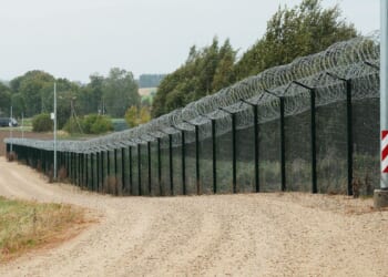 Due to presence of Russian troops, Estonia closes road through Russian territory