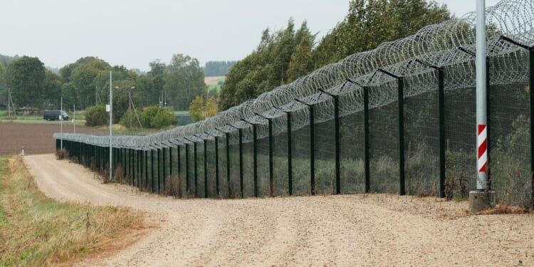 Due to presence of Russian troops, Estonia closes road through Russian territory