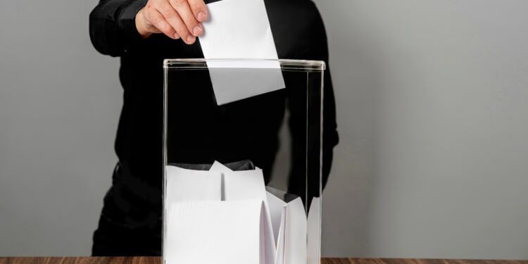 Younger U.S. priests remain more conservative than older priests, survey says