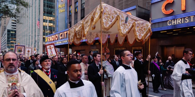 Cardinals, actor, and 5,000 faithful bring the Eucharist to Times Square