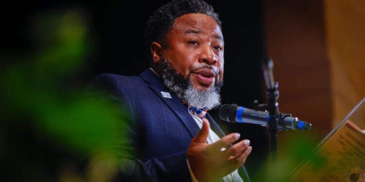 Georgia school chief resigns after indictment alleging kickback scheme in Illinois