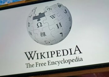 ‘Non-Offending Pedophile’ With Rainbow Flag Threatens To Shoot Himself At Wikipedia Conference