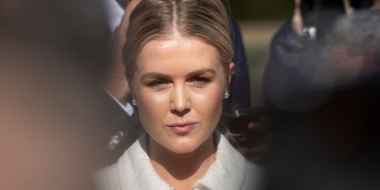 Rep Hakeem Jeffries Launches Personal Attack on Karoline Leavitt, Calls Her ‘Sick’ and ‘Demented’ [WATCH]