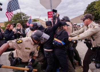 Trump asks Supreme Court to allow him to deploy troops to Illinois