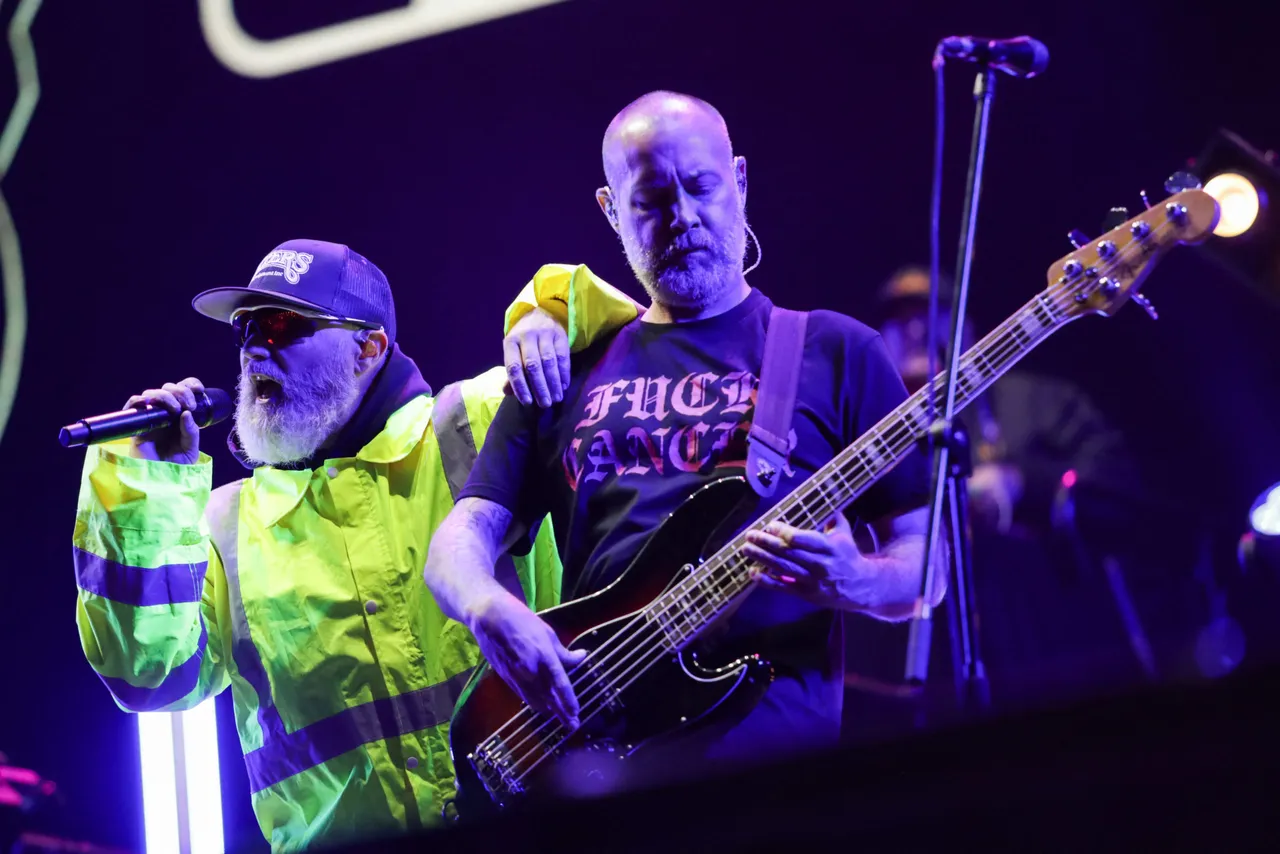 Fred Durst (L) and Sam Rivers from the US band