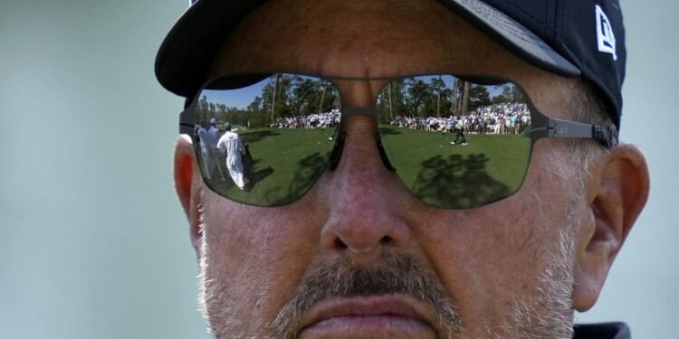 Phil Mickelson unimpressed by 'No Kings' protests, takes aim at former President Biden