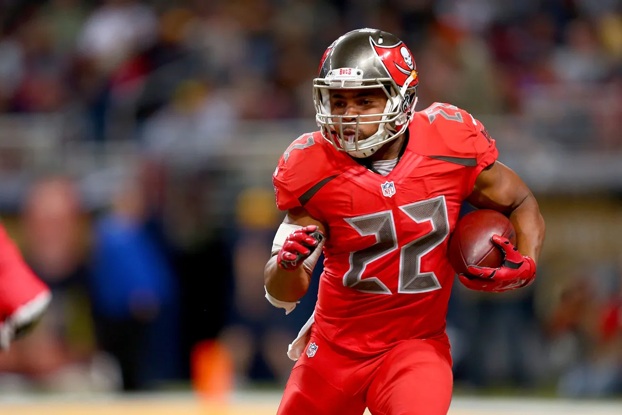 ST. LOUIS, MO - DECEMBER 17: Doug Martin #22 of the Tampa Bay Buccaneers rushes in the third quarter against the St. Louis Rams at the Edward Jones Dome on December 17, 2015 in St. Louis, Missouri. (Photo by Dilip Vishwanat/Getty Images)