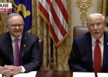 Trump scolds cameraman over priceless White House decor