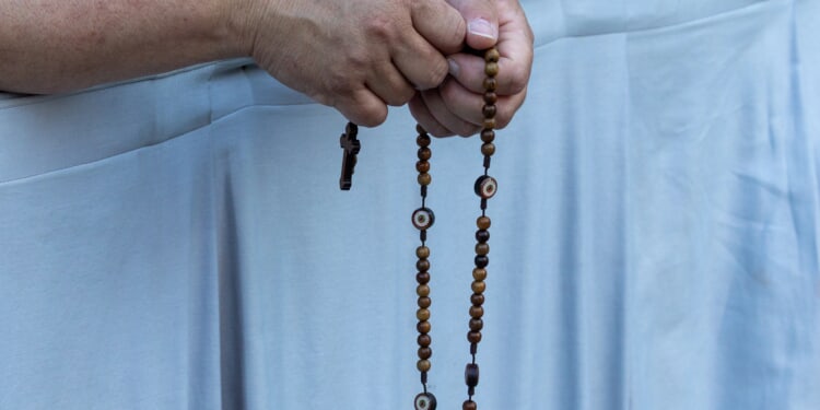 Most Catholics say religion has a positive influence on American life, poll shows