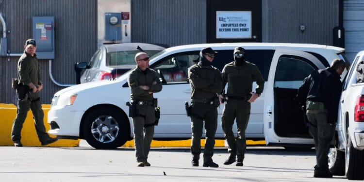 Judge extends block on Guard in Chicago indefinitely with Supreme Court decision still pending