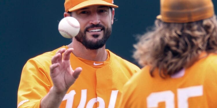 Giants name Tennessee's Tony Vitello manager, gambling on a college coach with no pro experience