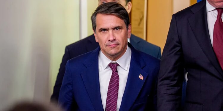 DOJ Warns Pelosi, Other California Democrats To ‘Stand Down’ Or Face Consequences For Threats To Arrest Feds