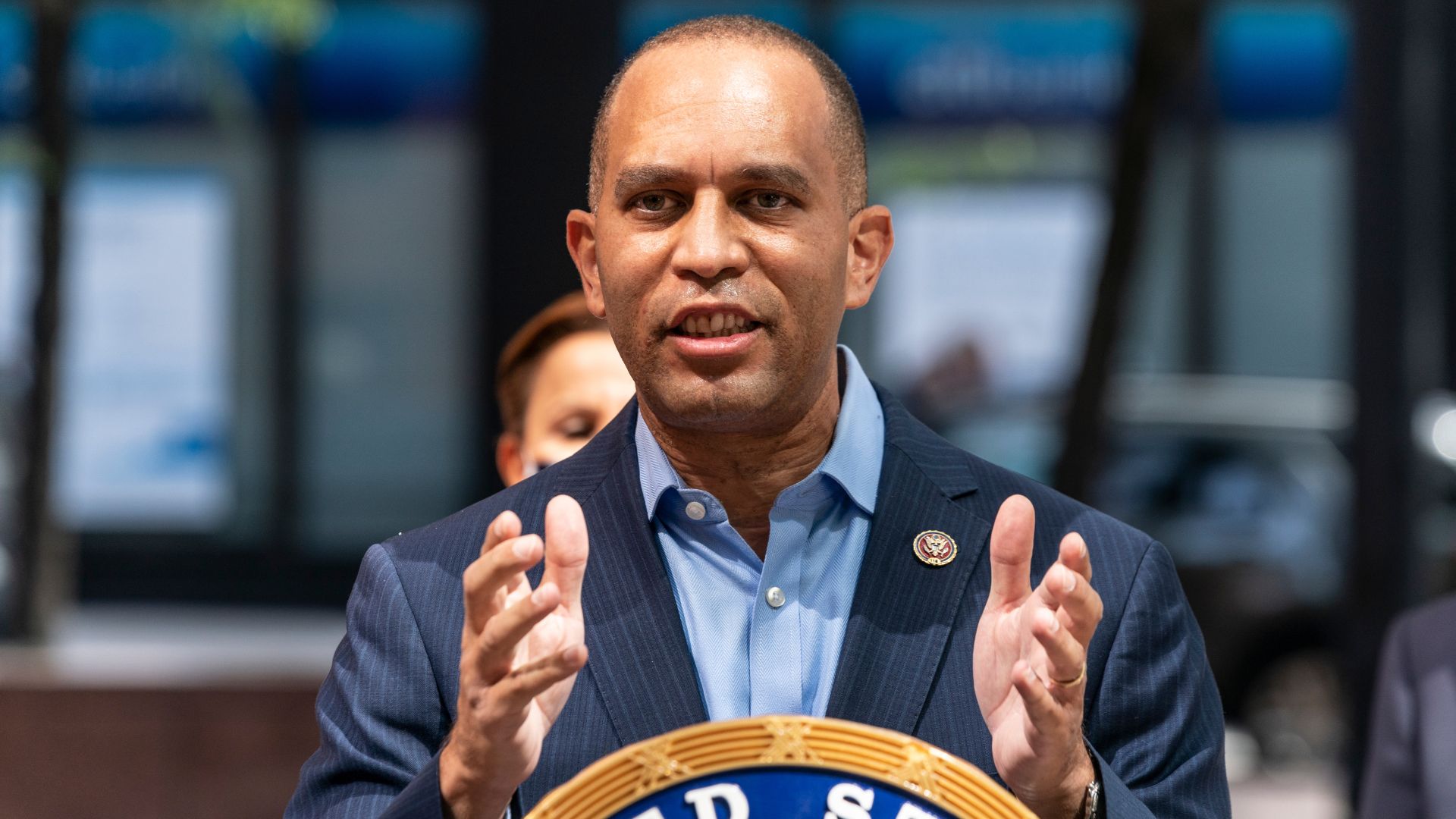 Hakeem Jeffries Threatens Investigation Into Trump’s White House Donors [WATCH]