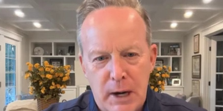 Sean Spicer slams GOP for not seizing on Democrats blocking military pay