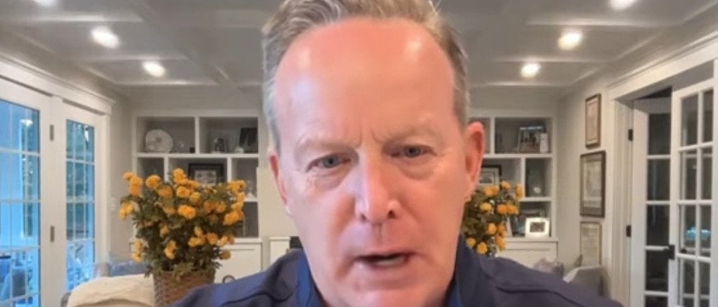 Sean Spicer slams GOP for not seizing on Democrats blocking military pay