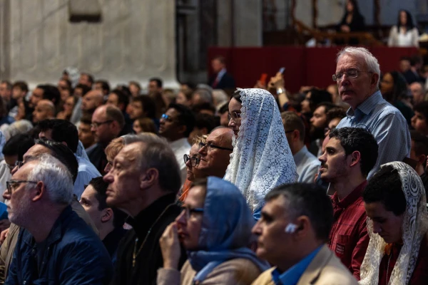 Pilgrims participate in a Pontifical Mass in the Extraordinary Form of the Roman Rite, celebrated by Cardinal Raymond Leo Burke at the Papal Basilica of Saint Peter, the Vatican, Saturday, Oct. 25, 2025. Credit: Daniel Ibáñez/CNA