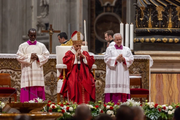 Pope Leo XIV prays during a Mass on Oct. 27, 2025, marking both the start of the academic year at Rome’s pontifical universities and the opening day of the Jubilee of the World of Education. Credit: Daniel Ibañez/CNA