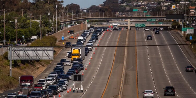 6- And 8-Year-Old Kids Help With Life-Saving Measures After Father Gets Stabbed On Side Of Road