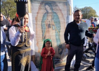 Runners carry torch from Mexico to New York praying for immigrants, honoring Our Lady