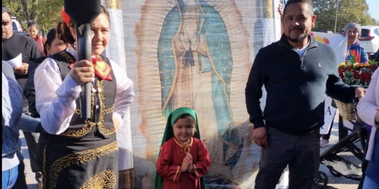 Runners carry torch from Mexico to New York praying for immigrants, honoring Our Lady