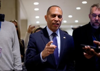 Hakeem Jeffries Digs In His Heels Further As Major Airlines, Unions Call For End To Schumer-Caused Shutdown