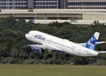 JetBlue emergency landing in Florida sends passengers to the hospital