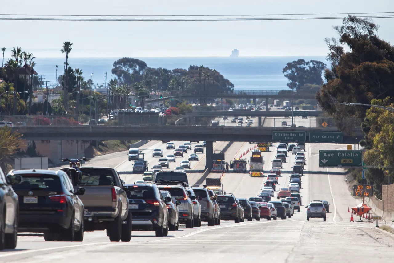 SAN CLEMENTE, CALIFORNIA - OCTOBER 18: Sign alert drivers about the closure of the 5 Freeway on October 18, 2025 in San Clemente, California. (Photo by Apu Gomes/Getty Images)