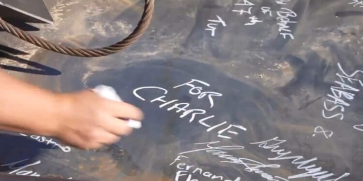 Army Corps of Engineers member writes ‘FOR CHARLIE’ on new border wall