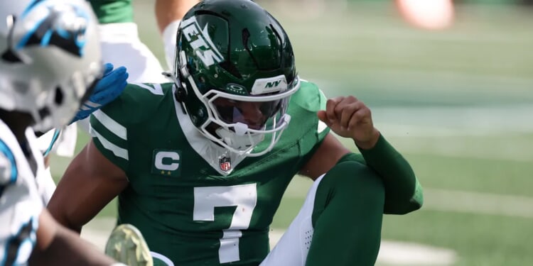 Brawl Erupts In Panthers, Jets Game After Incredibly Vicious Late Hit On Justin Fields