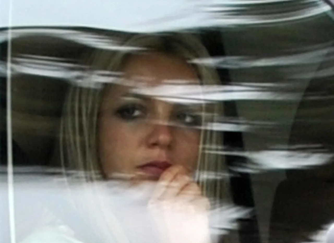 US pop star Britney Spears leaves the Los Angeles County Superior courthouse after a child custody status hearing on May 6, 2008. Spears has been locked in a custody feud with her former husband Kevin Federline since the couple split in 2006. AFP PHOTO/Gabriel BOUYS (Photo credit should read GABRIEL BOUYS/AFP via Getty Images)
