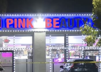 Dangerous pervert gropes women in LA beauty store, lady customer with a gun shoots him dead