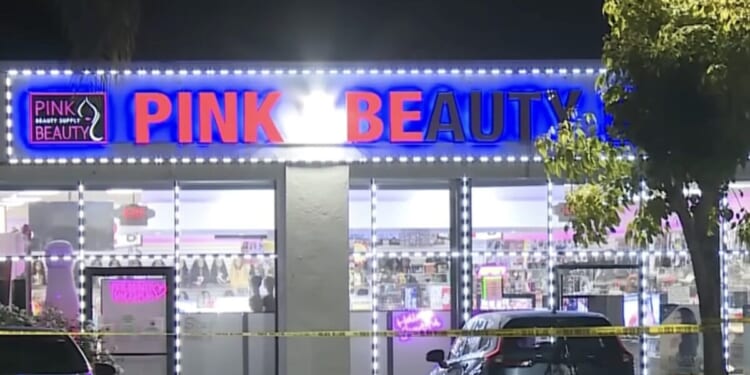Dangerous pervert gropes women in LA beauty store, lady customer with a gun shoots him dead
